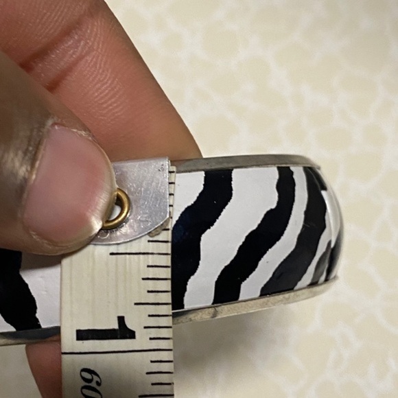 Women's Fashion Bangle Bracelet White and Black - Picture 8 of 11